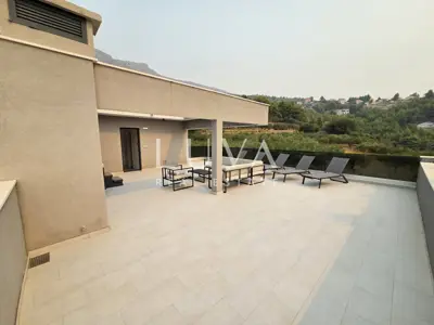 Split, Strožanac, modernes Haus 300 m² mit Pool, zur Miete - 2