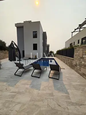 Split, Strožanac, modernes Haus 300 m² mit Pool, zur Miete - 14
