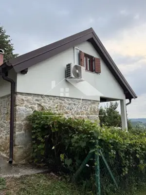 Kuća za odmor, Desinić - panoramski pogled i voćnjak