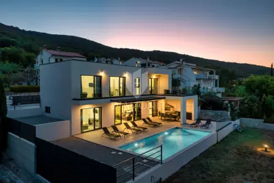 EKSKLUZIVNO! Nova villa s pogledom na more - 11