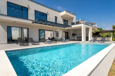 EKSKLUZIVNO! Nova villa s pogledom na more
