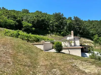 Kuća 2.500 m², Cerovlje - pogled na dvorac Belaj - 2