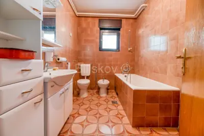 Pantovčak, samostojeća kuća, 2 GPM, 5 VPM, 3 balkona - 12