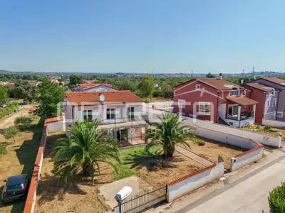 Haus 100 m², Valdebek Pula - Ferienhaus mit Pool - 17