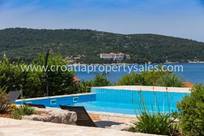 Apartmanska kuća 320 m², Vis - 150 m od mora - 3