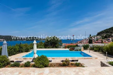 Apartmanska kuća 320 m², Vis - 150 m od mora - 2