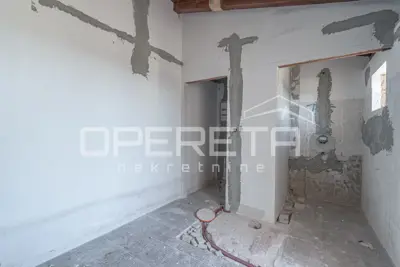 Kuća 300 m², Vižinada - otvoren pogled na brežuljke - 12