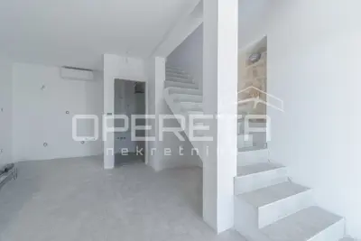 Kuća 300 m², Vižinada - otvoren pogled na brežuljke - 10