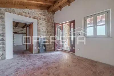 Kuća 300 m², Vižinada - otvoren pogled na brežuljke - 7