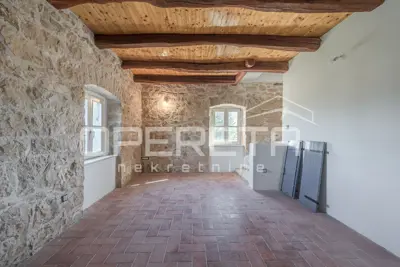 Kuća 300 m², Vižinada - otvoren pogled na brežuljke - 5