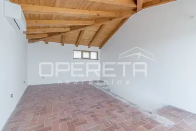 Kuća 300 m², Vižinada - otvoren pogled na brežuljke - 13