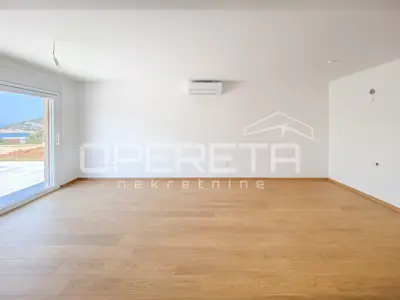 Stan s bazenom i vrtom u Stivašnici, 260,40 m² - 13