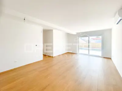 Stan s bazenom i vrtom u Stivašnici, 260,40 m² - 15