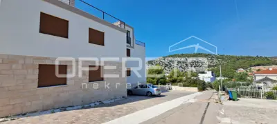 Stan s bazenom i vrtom u Stivašnici, 260,40 m² - 20