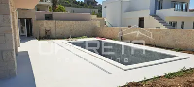 Stan s bazenom i vrtom u Stivašnici, 260,40 m² - 19