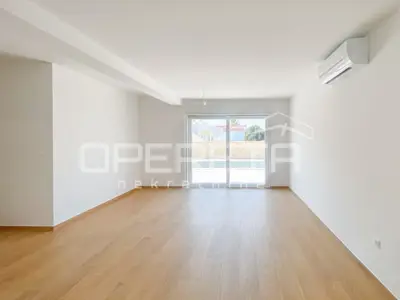 Stan s bazenom i vrtom u Stivašnici, 260,40 m² - 11