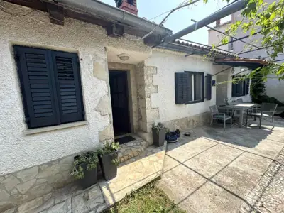 Erdgeschosshaus 60 m², Premantura - Zentrum und Hof