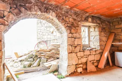 Steinhaus, Buzet - Panoramablick auf Motovun - 16