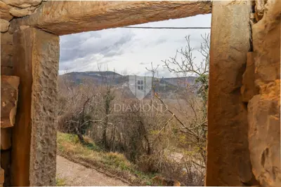 Steinhaus, Buzet - Panoramablick auf Motovun - 22