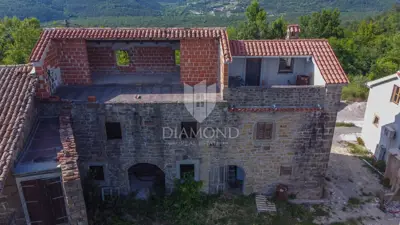 Steinhaus, Buzet - Panoramablick auf Motovun - 8