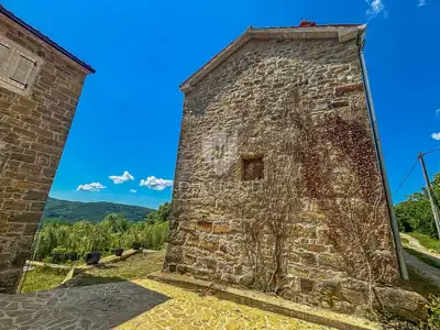 Steinhaus, Buzet - Panoramablick auf Motovun - 5