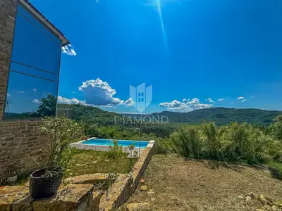 Steinhaus, Buzet - Panoramablick auf Motovun - 7