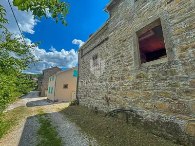 Steinhaus, Buzet - Panoramablick auf Motovun - 2