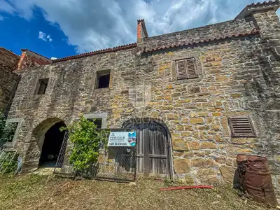 Steinhaus, Buzet - Panoramablick auf Motovun - 3