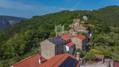 Steinhaus, Buzet - Panoramablick auf Motovun - 10