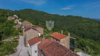 Steinhaus, Buzet - Panoramablick auf Motovun - 12