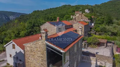 Steinhaus, Buzet - Panoramablick auf Motovun - 11