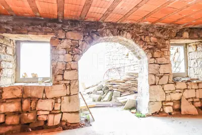 Steinhaus, Buzet - Panoramablick auf Motovun - 19