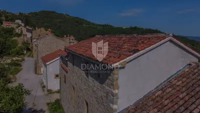 Steinhaus, Buzet - Panoramablick auf Motovun - 13