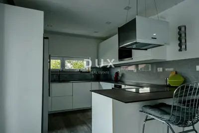 Villa 176 m², Labin - moderne Architektur und Privatsphäre - 11