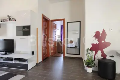 Kuća 252 m², Vela Luka centar, 3 etaže i poslovni prostor
