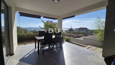 Kuća 95,5 m², Sveti Filip i Jakov - 2 spavaće sobe, terasa - 12