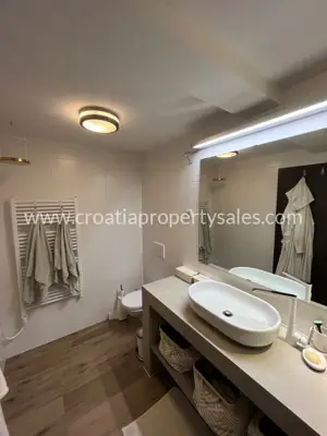 House, Brač, 85 m², 395 000 € - 3