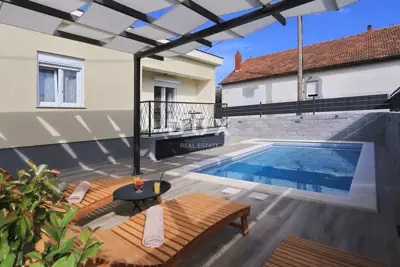 Kuća 104 m², Arbanasi - bazen i ograđeno dvorište