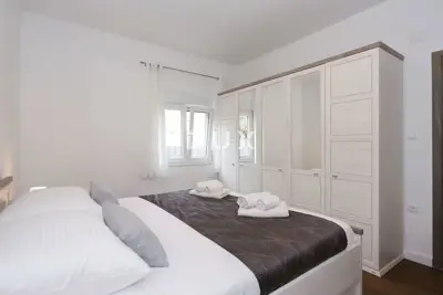 Kuća 104 m², Arbanasi - bazen i ograđeno dvorište - 15