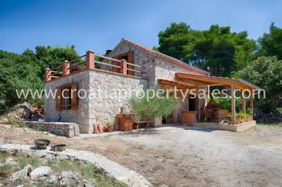 Kuća, Otok Vis, kamena oaza u prirodi