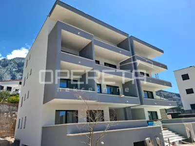 Stan 88 m², Makarska - novogradnja s vrtom - 2