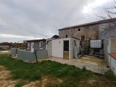 Marčana okolica, Istarsko imanje s više kamenih kuća - 4