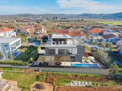 Haus zum Kauf in Rovinj, 394 m² - 9
