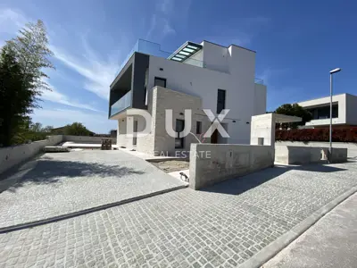 Haus zum Kauf in Rovinj, 394 m²