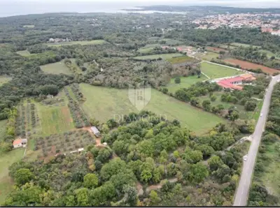 Ližnjan, spacious building plot in the tourist zone - 2