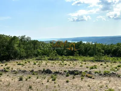 *Građevinsko zemljište u mjestu 8600 m²* - 2