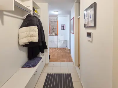 Stan 125 m², Špansko - 4 spavaće sobe i privatno dvorište - 12