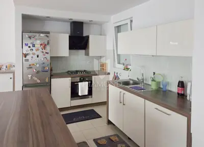 Stan 125 m², Špansko - 4 spavaće sobe i privatno dvorište - 4