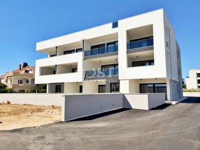ZADAR, PRIVLAKA - Stan s vrtom u izgradnji 100 m od mora S2 - 4