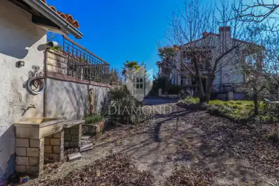 House 300 m², Kanfanar - large yard and quiet location - 3